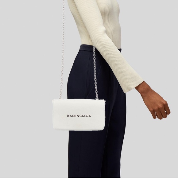 Balenciaga Everyday crossbody chain bag - Picture 5 of 10